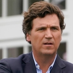 タッカー・カールソンとトランプ政権との対立は”意図された不一致”戦略！？